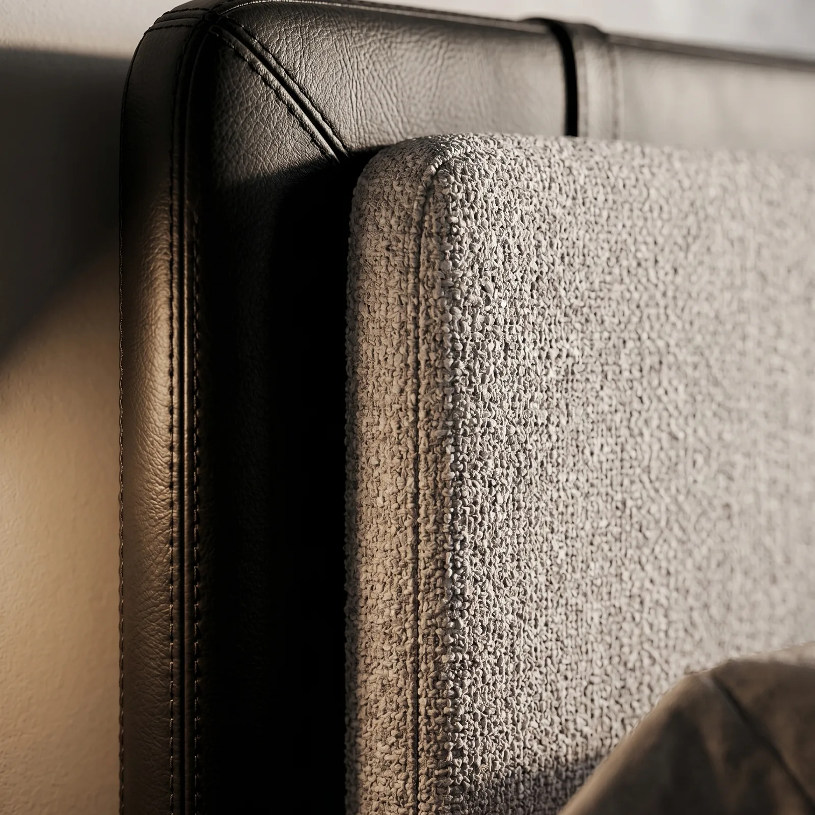Cama Carrara — close-up