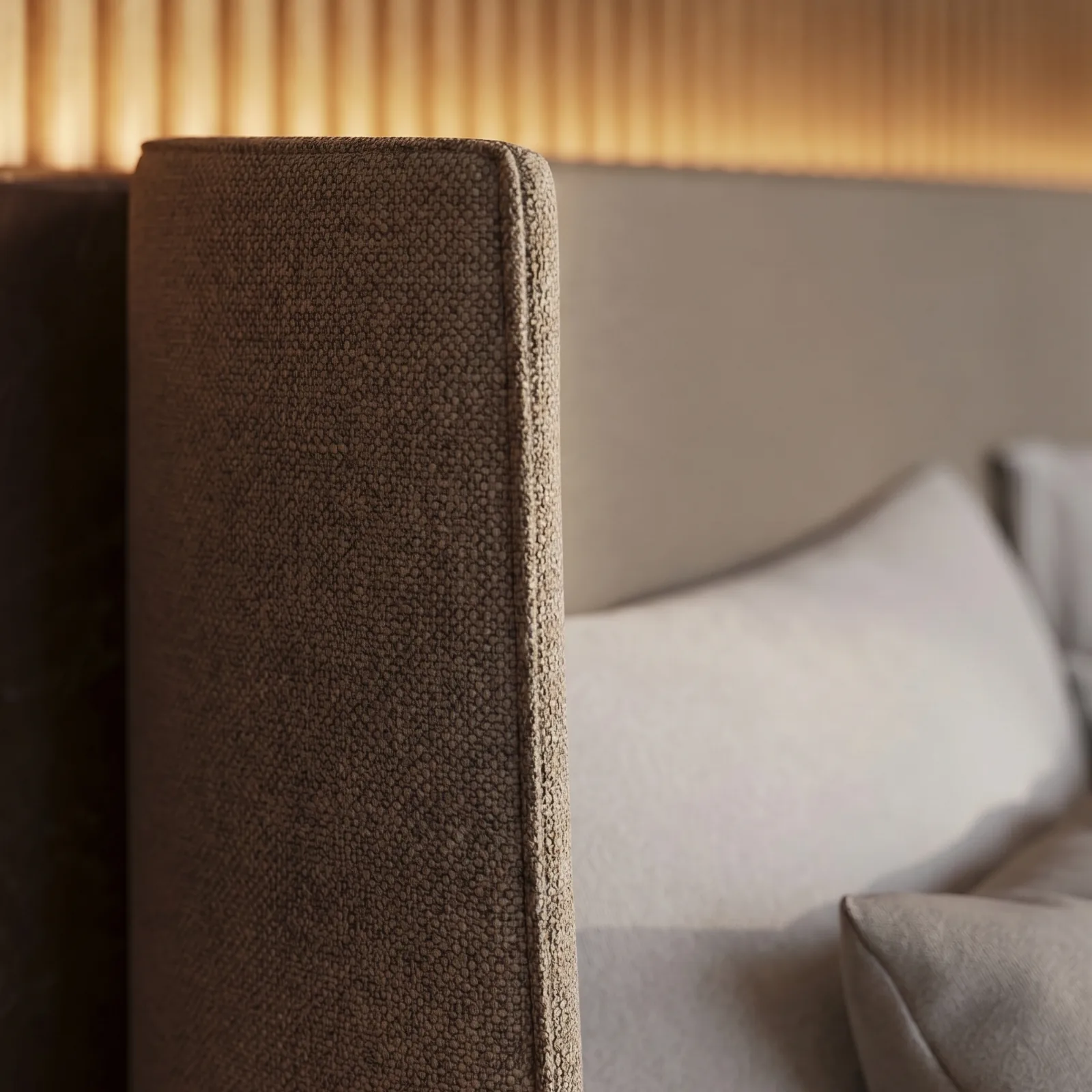 Cama Garnier — close-up