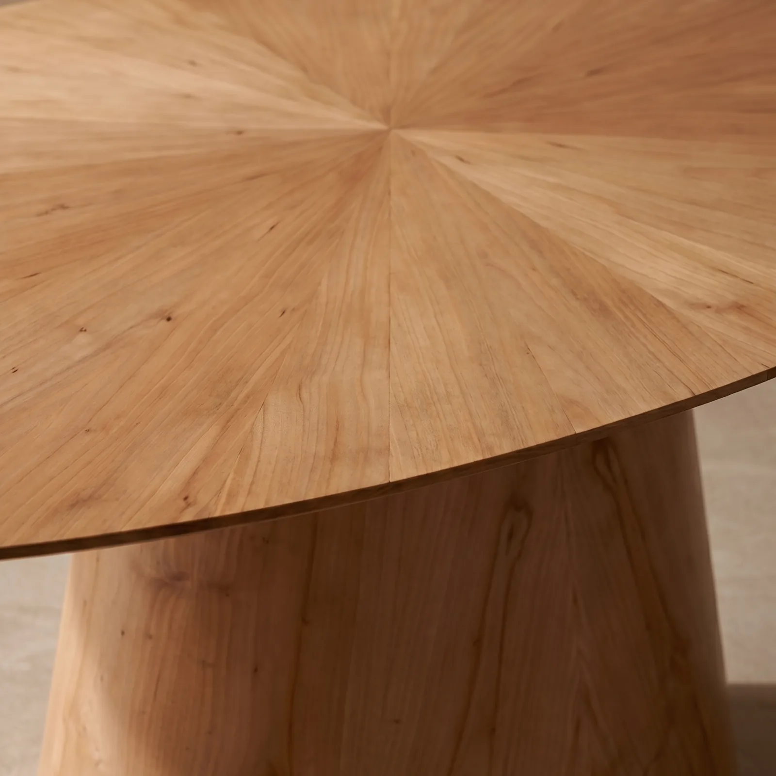 Mesa Cona Oval Comedor — close-up