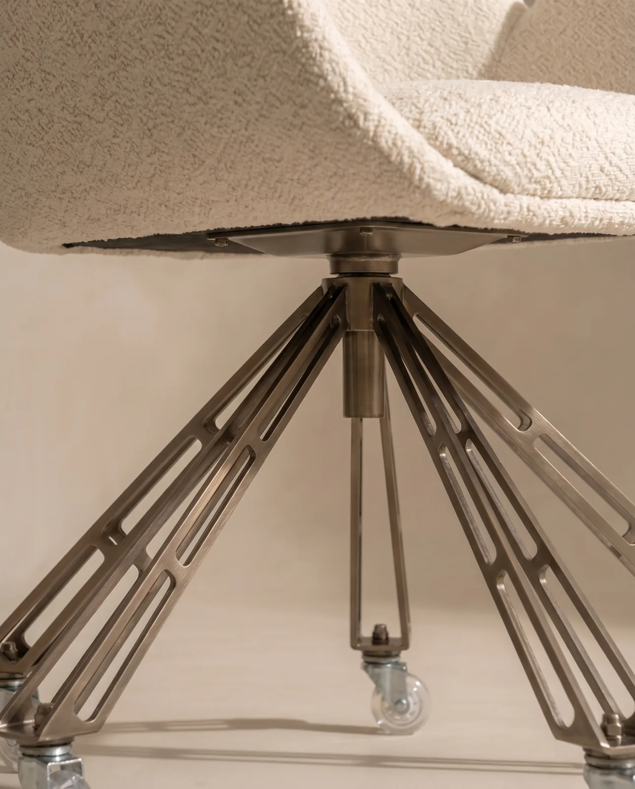Silla Giratoria Orleans — close-up