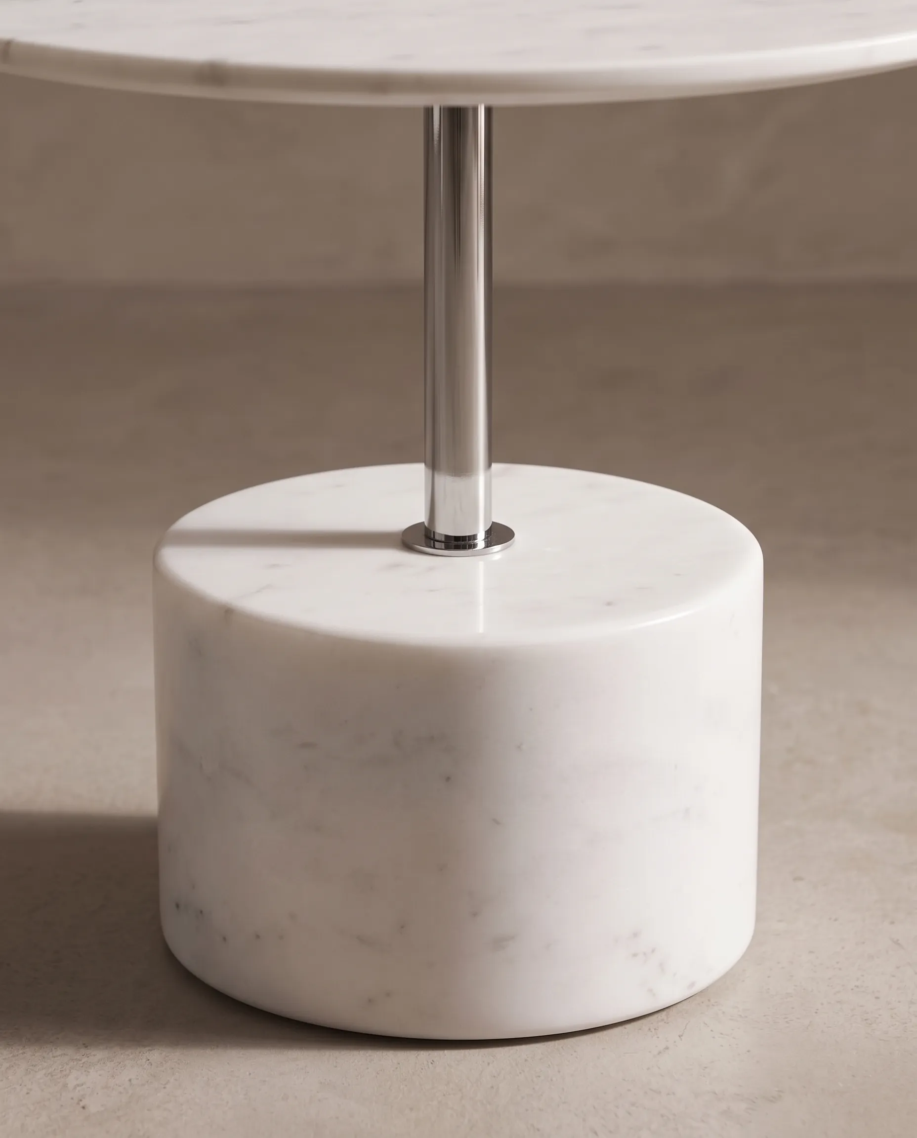 Detalle de materiales de Mesa de Apoyo Alba, colección Solenne de Sierra