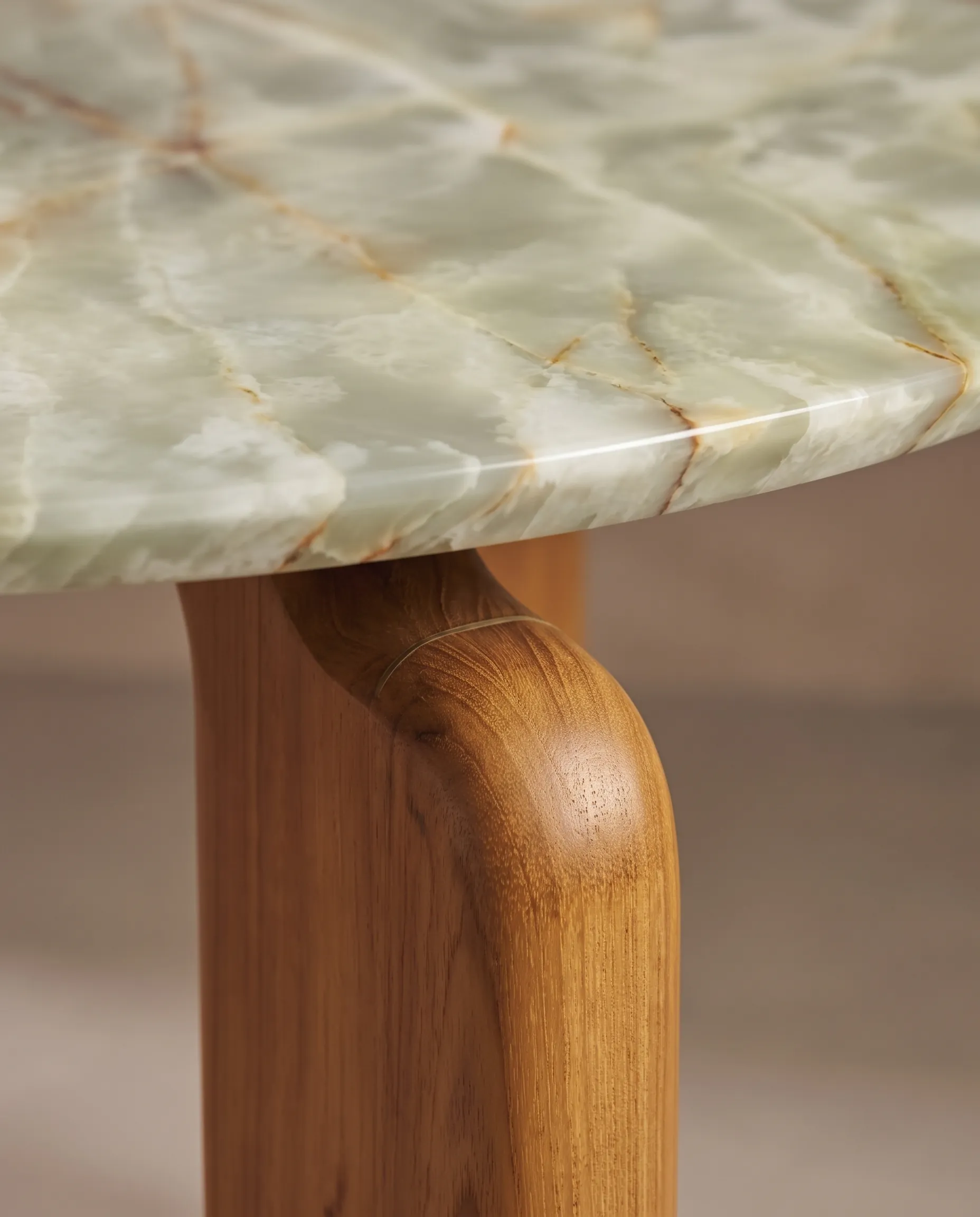Detalle de materiales de Mesa de Apoyo Rossi, colección Solenne de Sierra