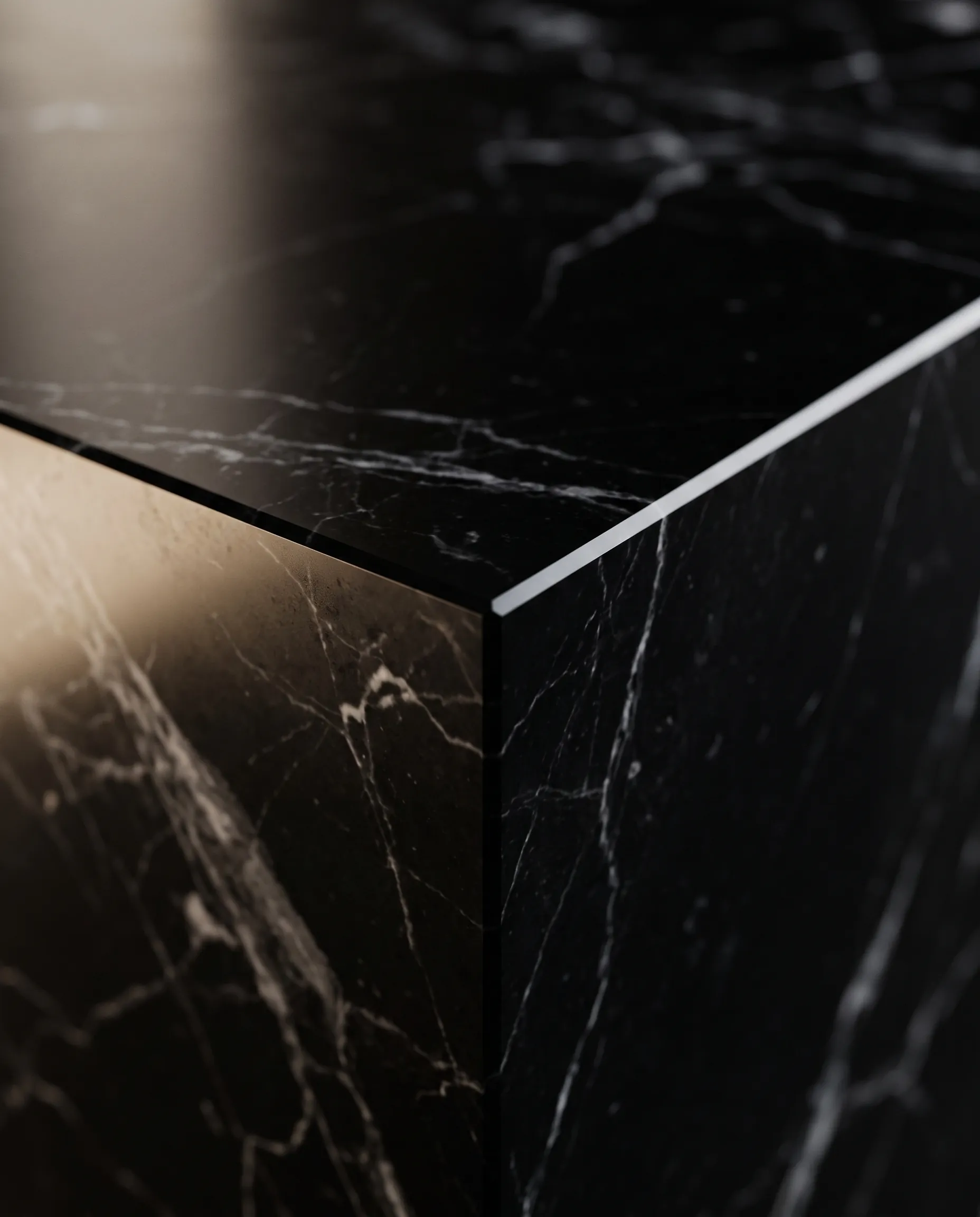 Detalle de materiales de Mesa Lateral Sensi, colección Solenne de Sierra