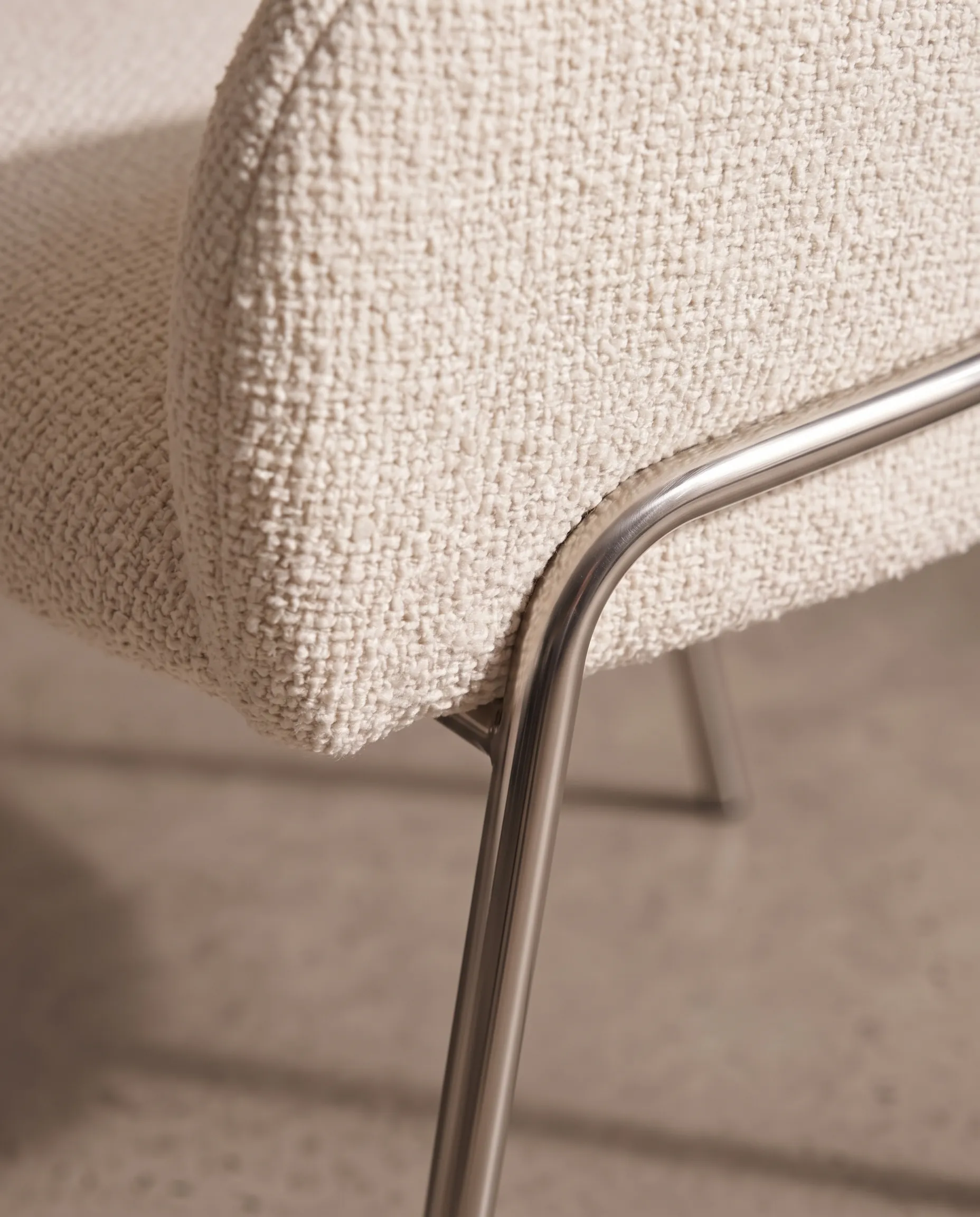 Detalle de materiales de Silla Prima Base Inox, colección Solenne de Sierra