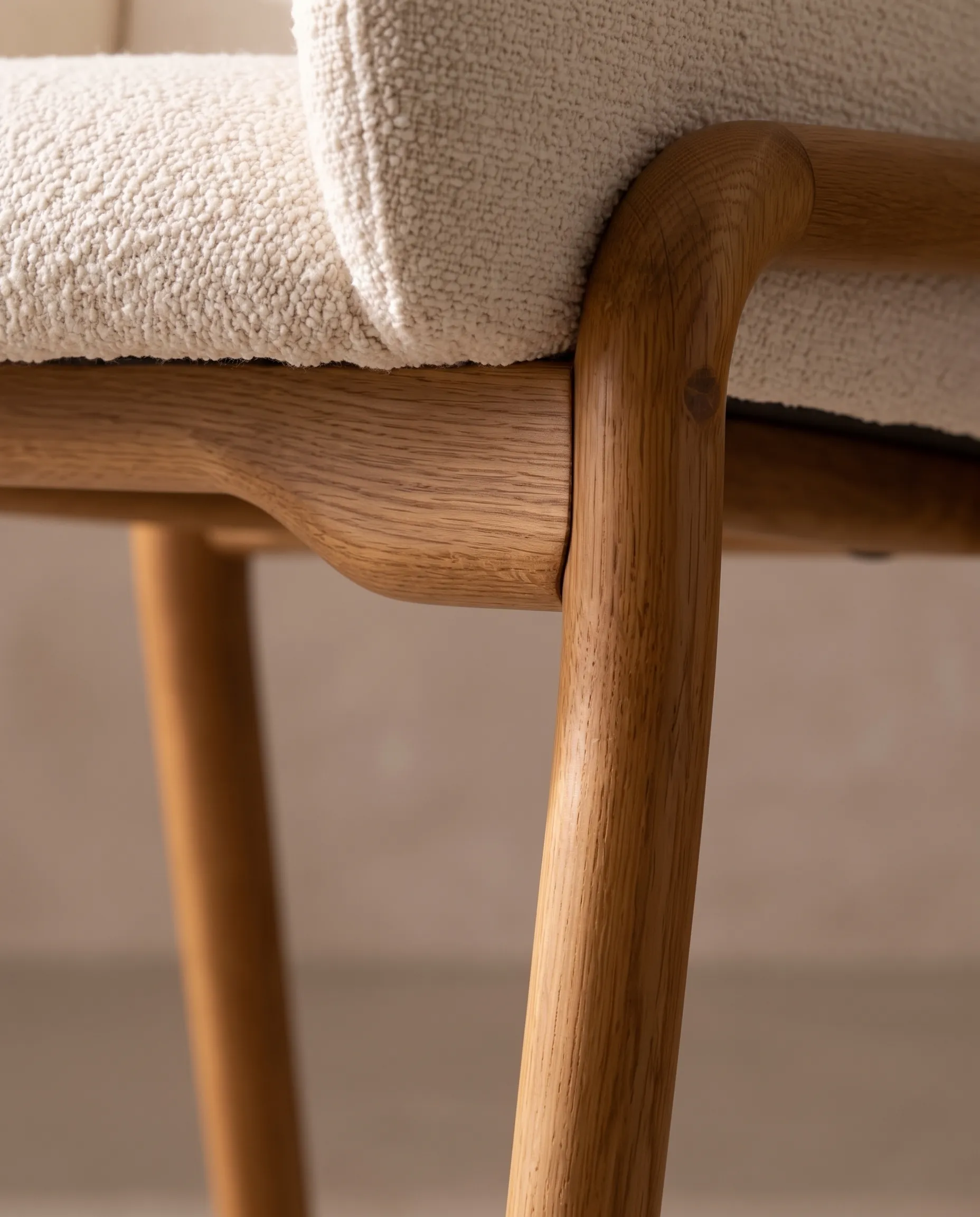 Detalle de materiales de Silla Prima Base Torneada, colección Solenne de Sierra